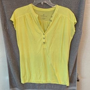Liz Claiborne bright yellow shirt sleeve top